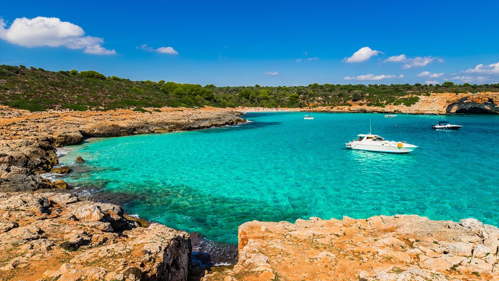 Hidden anchorages Mallorca by yacht